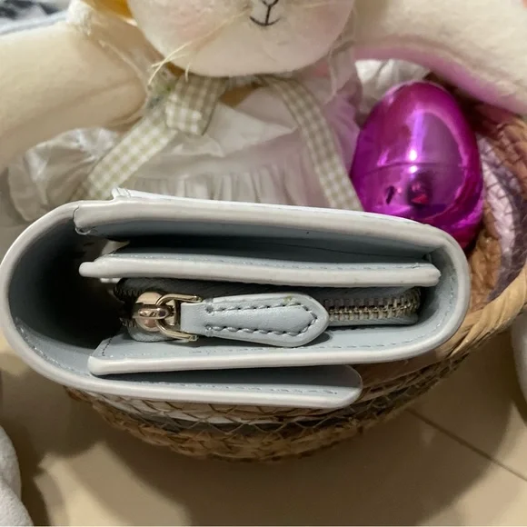 Kate Spade Gemma Small Wallet in White Dove Color. - Picture 3 of 3